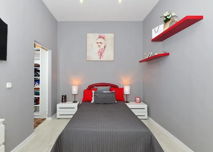 Grey City Comfort 2Br Apartment Near Keleti