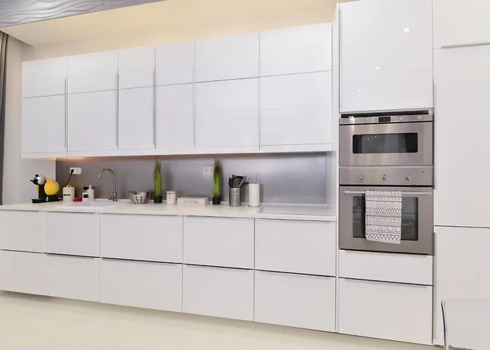 Grey City Comfort 2Br Apartment Near Keleti